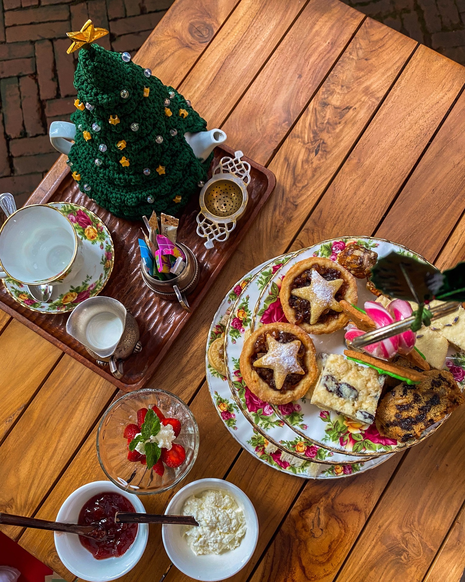 Jangan cuma tahu pantai dan sunset aja! Kafe teh antik seabad di Seminyak ini, ini lho kejutan mantapnya! 3