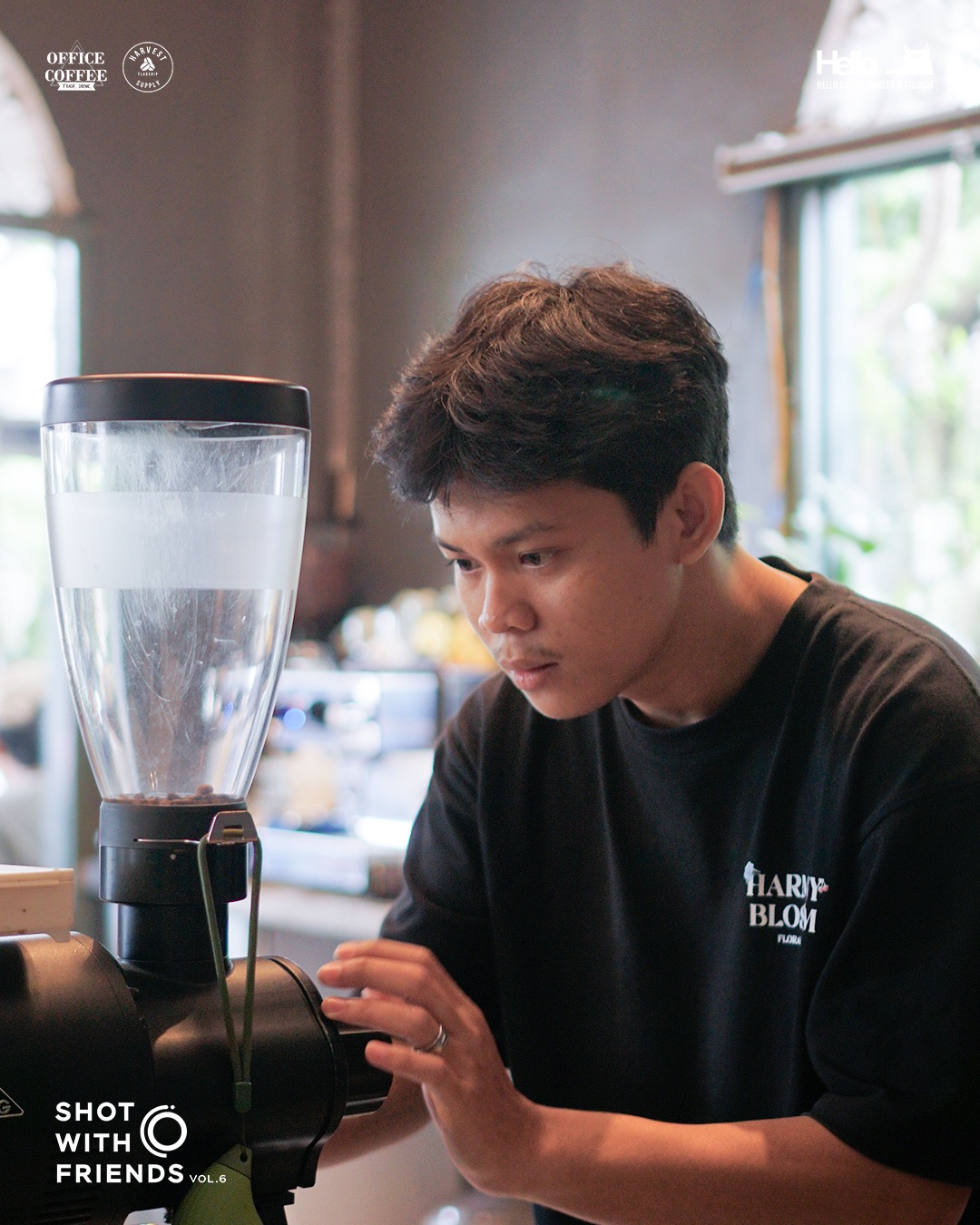 Siapa bilang tempat kecil nggak ada kopi enak? Manual brew di sini bikin gue langsung bilang Mantap 4