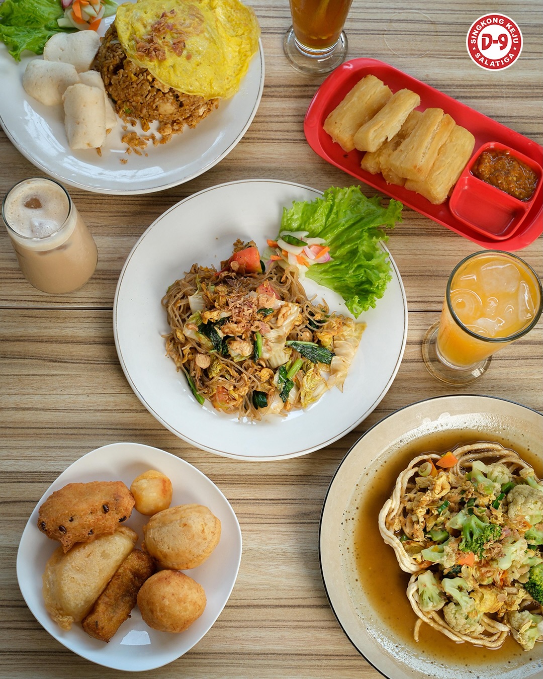 Central Java's Legendary Cassava Shop? This is it? A 2-hour queue & flies everywhere?