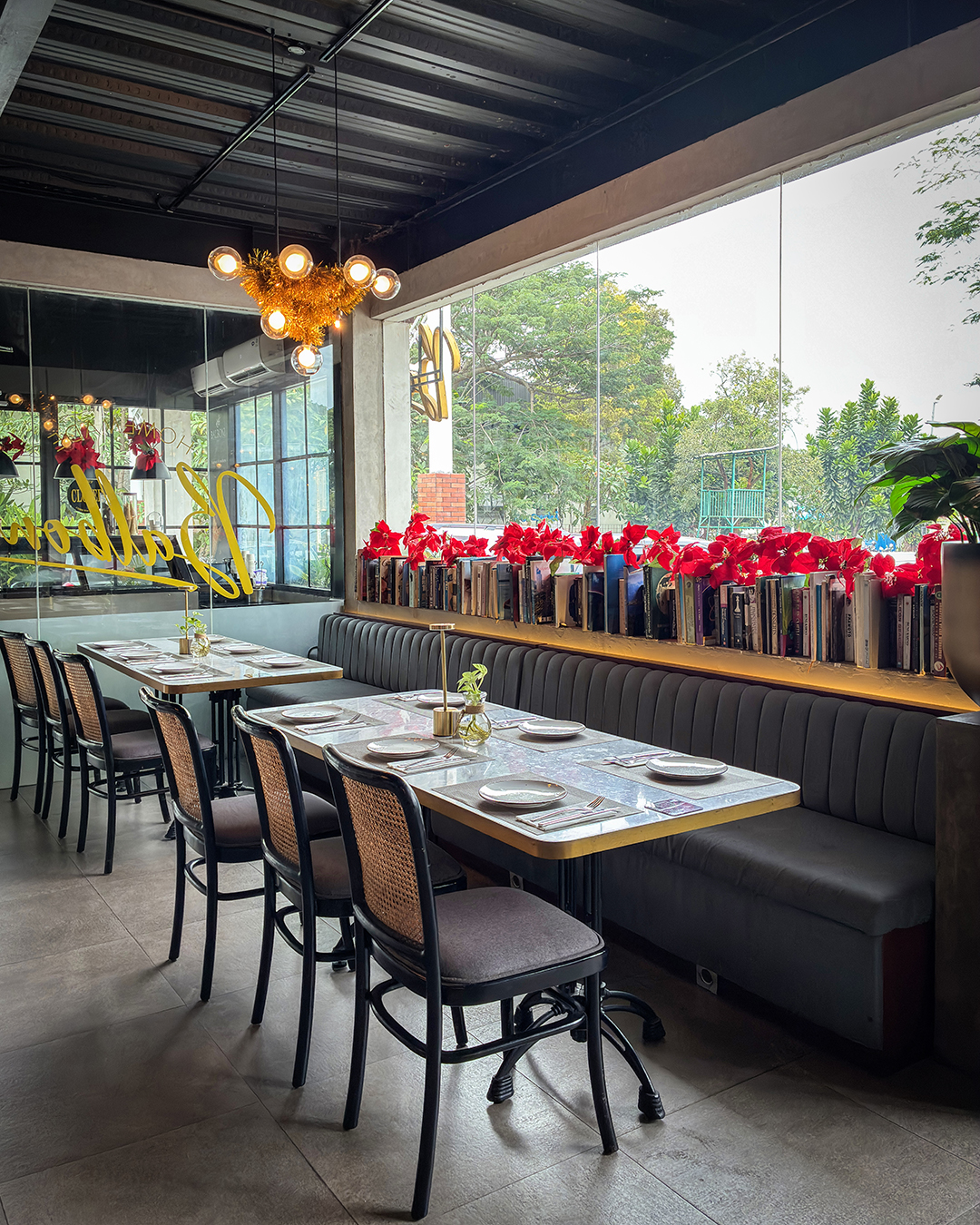 I found the bad reviews for a 4.9-star viral shop... in the trash can. 2