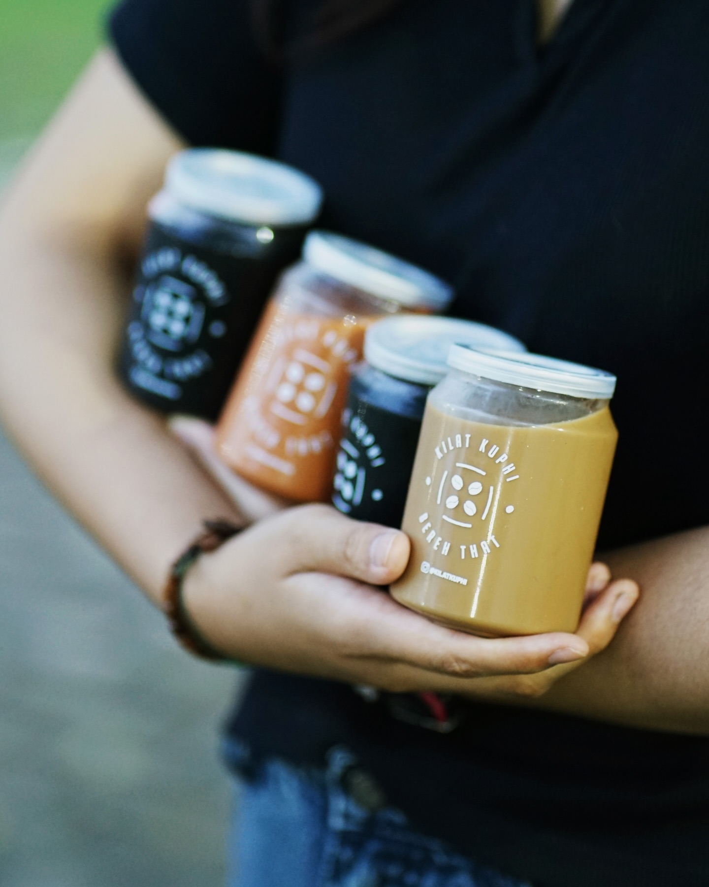 I waited an hour at this "Canteen Cafe" in Medan, and... 7