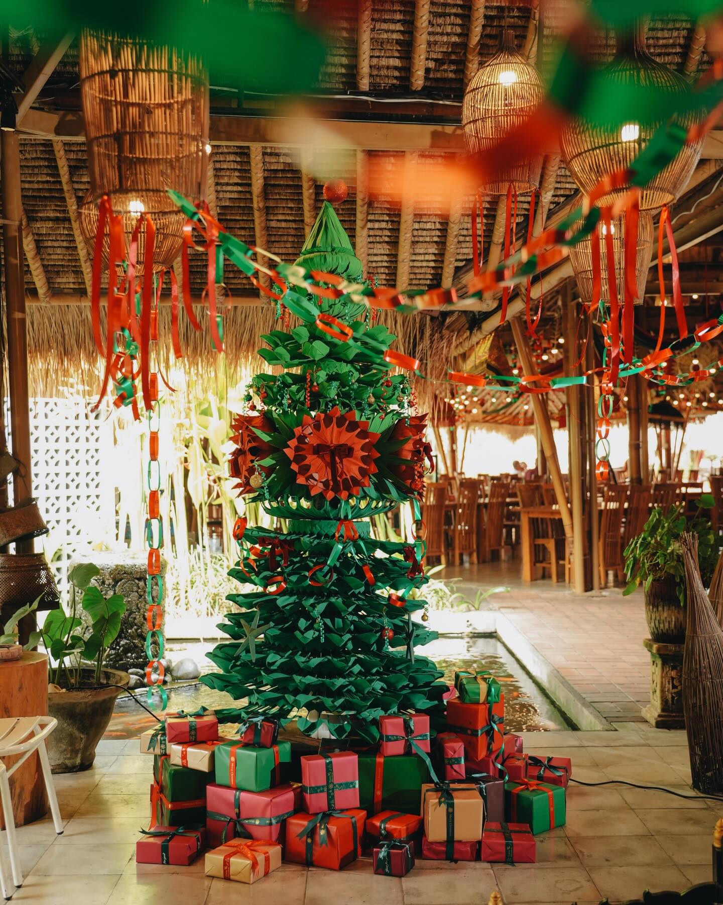 Parents with Kids in Bali, Lock Down This Overwater Restaurant! 5