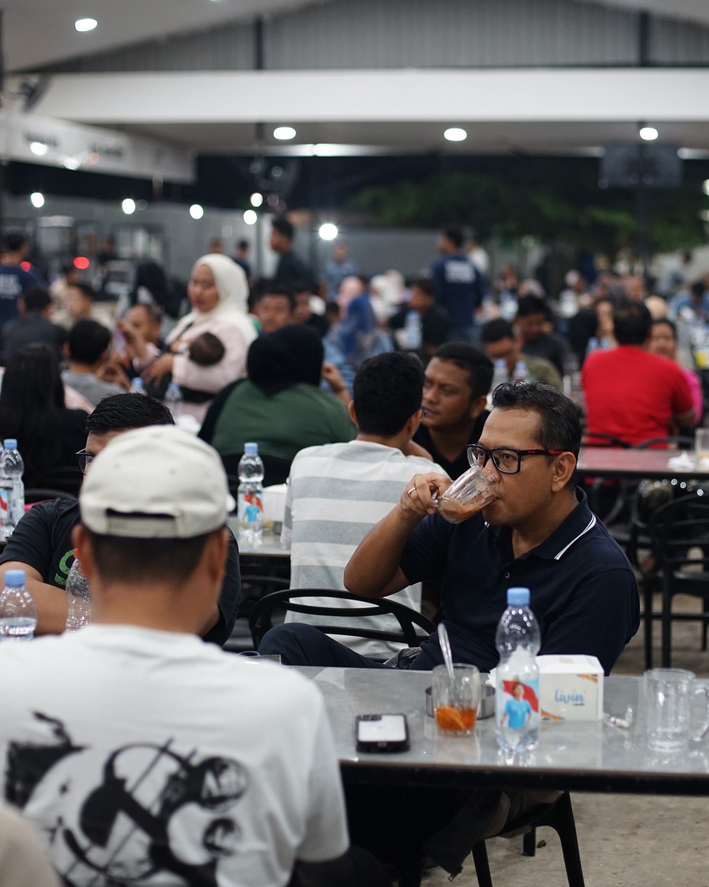 I waited an hour at this "Canteen Cafe" in Medan, and... 2