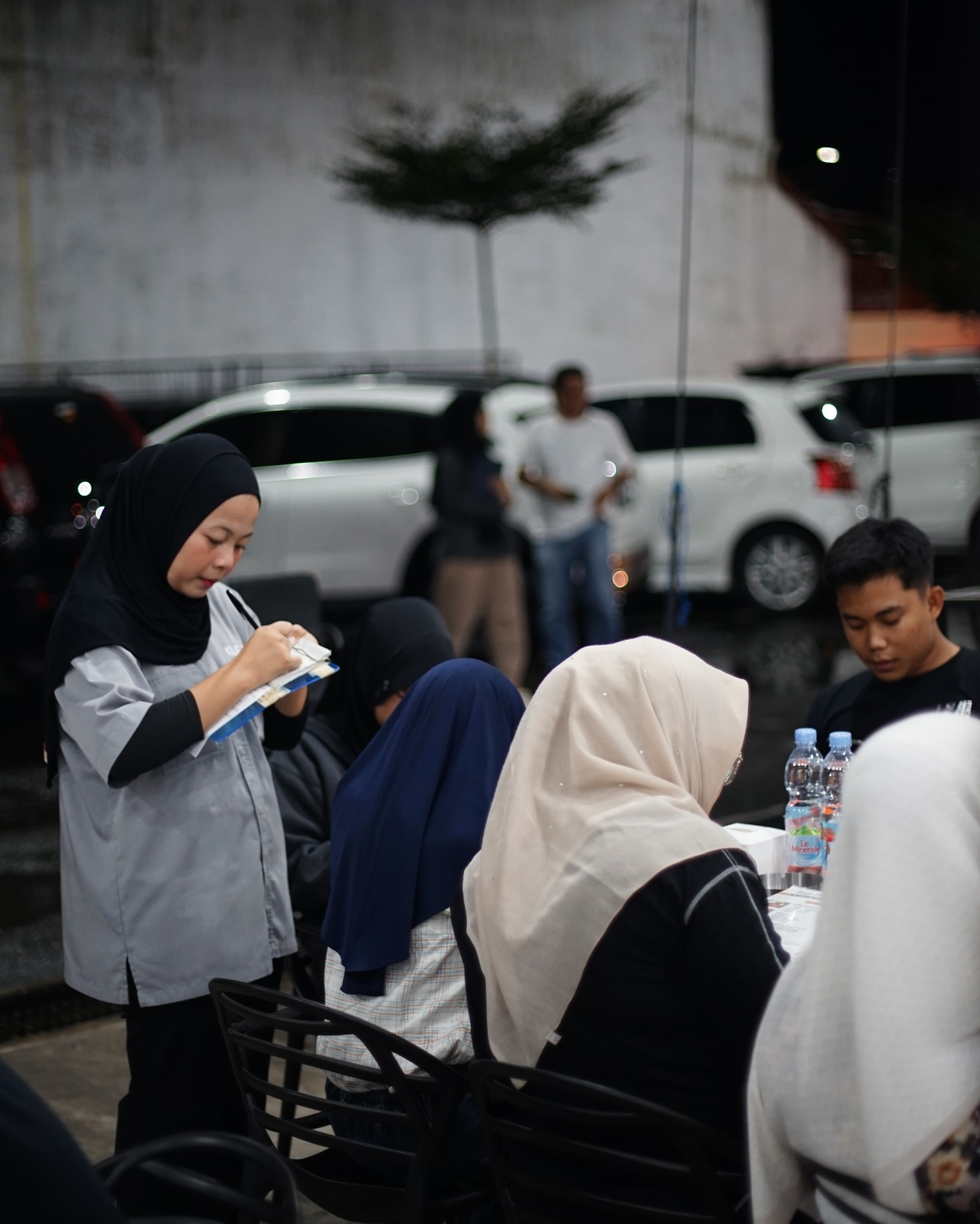 I waited an hour at this "Canteen Cafe" in Medan, and... 5