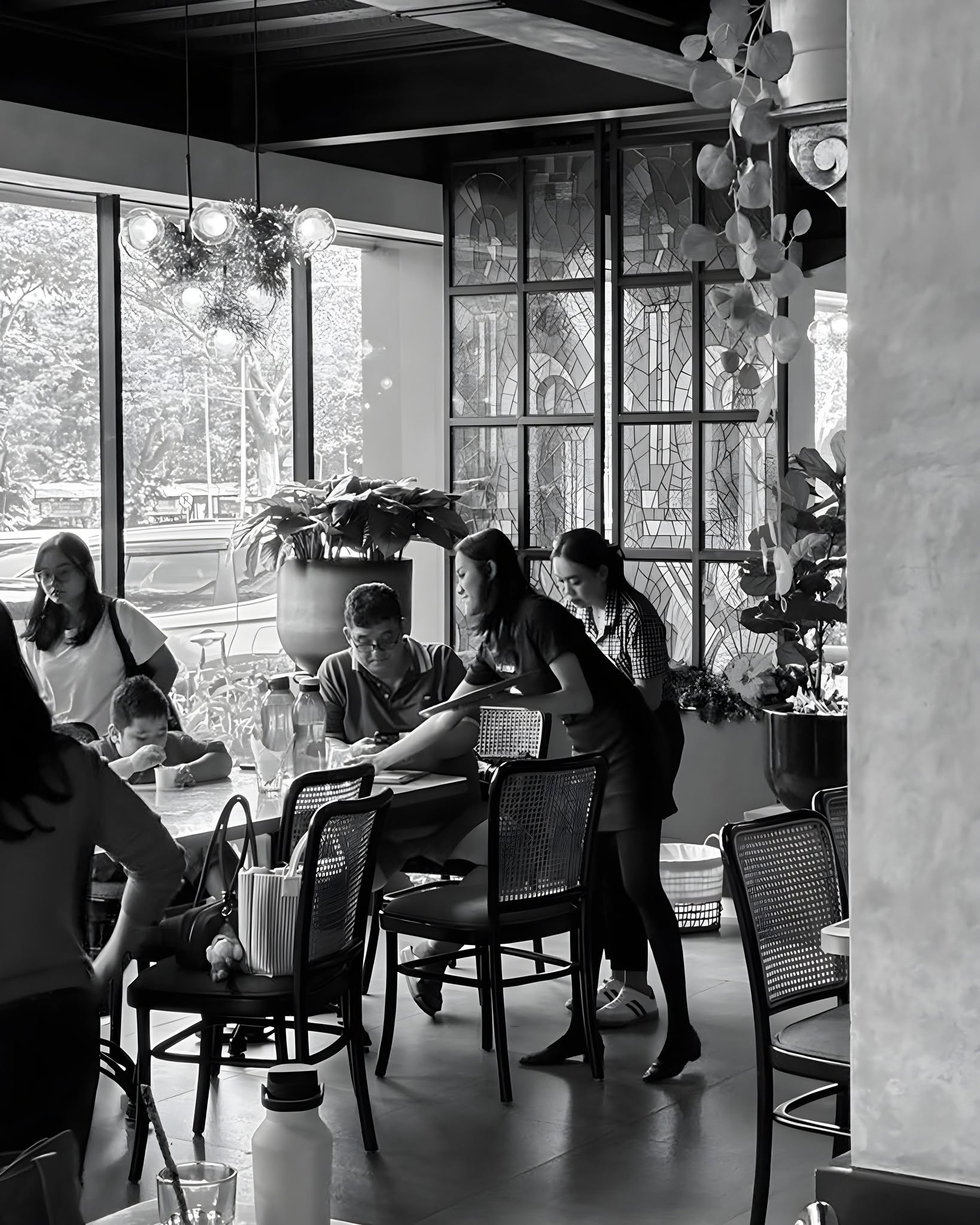 I found the bad reviews for a 4.9-star viral shop... in the trash can. 3