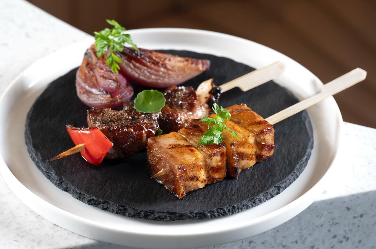 Kata siapa nongkrong di Skye bikin kantong bolong? Gini lho cara chill nikmatin night view Jakarta 2