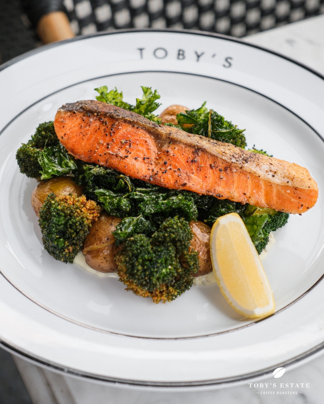 A 4.9-Star 'God-Tier' Spot on Google? I Got a Steak Fail at Toby's Estate in Palembang... 8