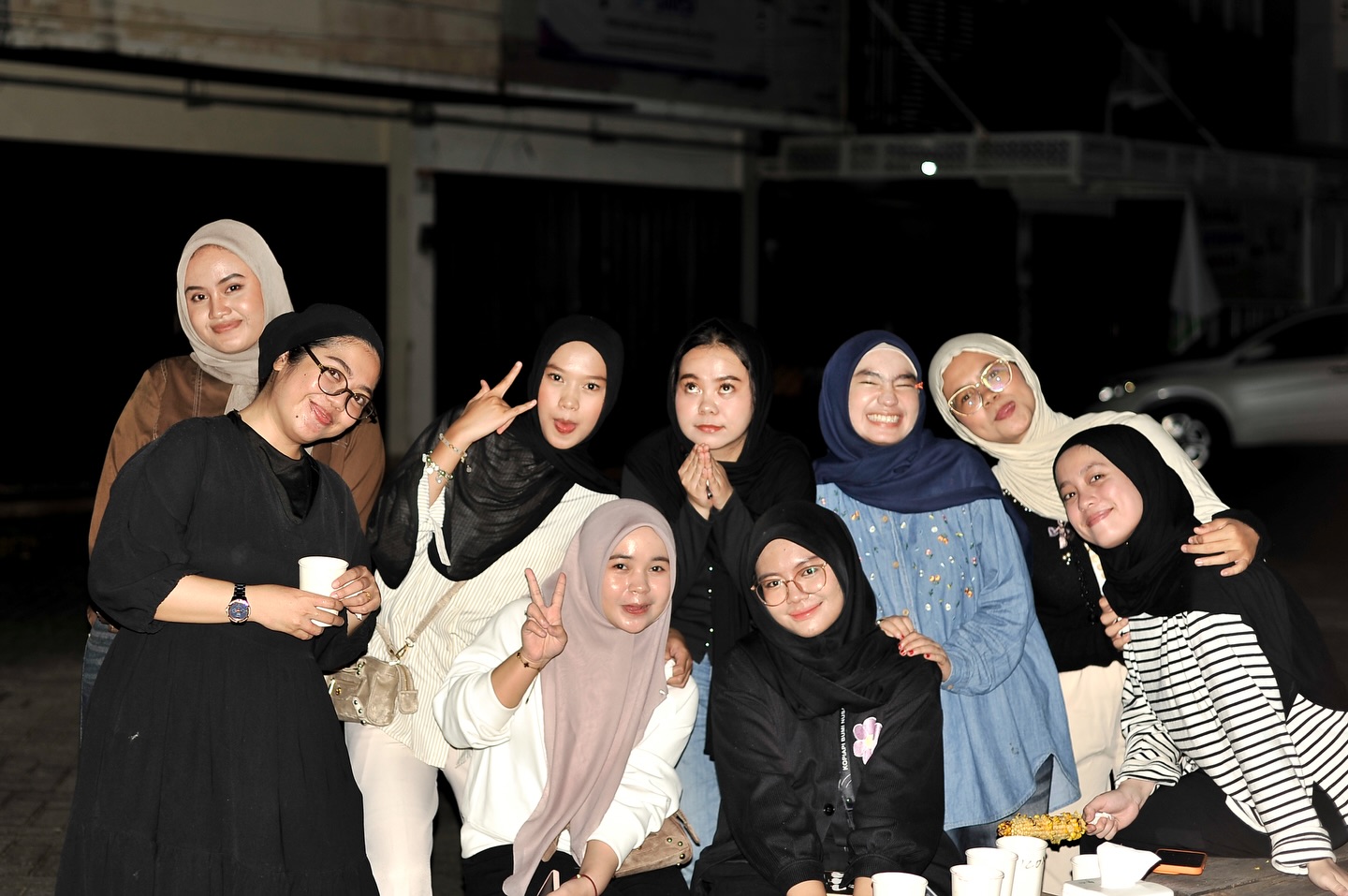 Anjay, gue nobatkan 'Gudang Karung Goni' di Makassar ini Dewa Kopi Lokal! Mantap abis buat Nongkrong & Chill 🤙☕ 2