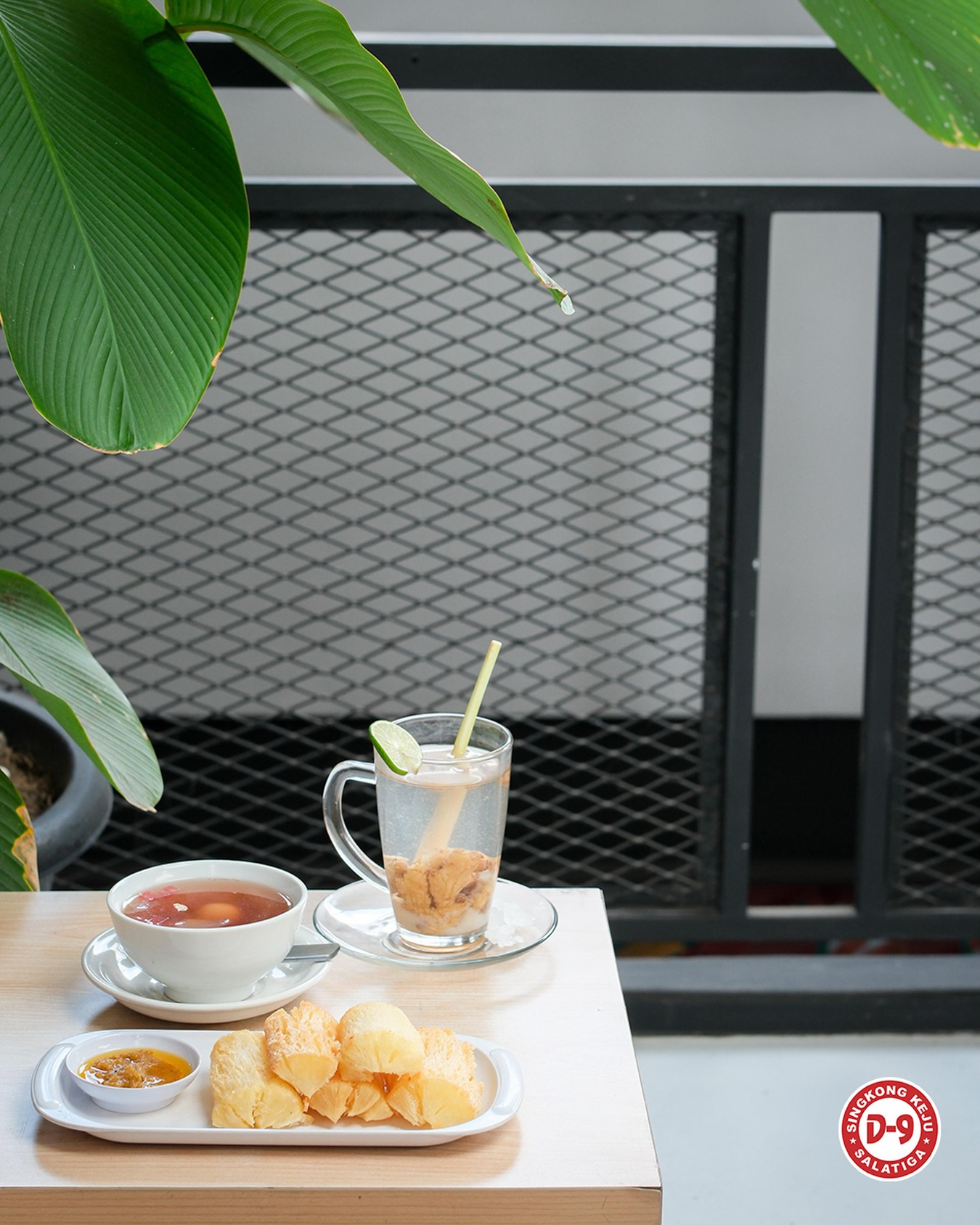 Central Java's Legendary Cassava Shop? This is it? A 2-hour queue & flies everywhere? 4
