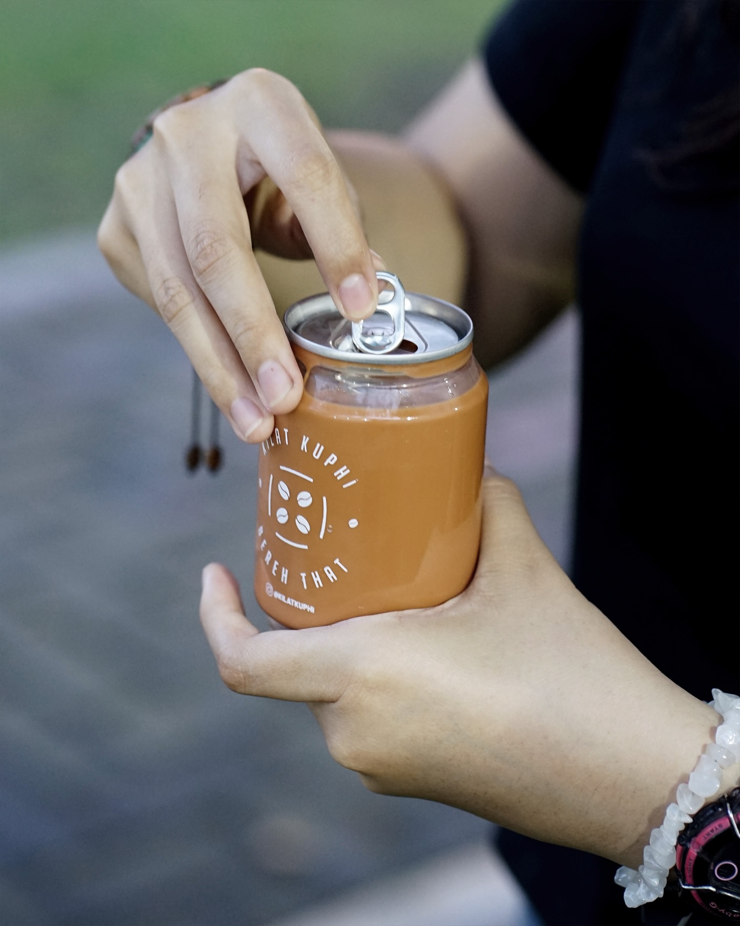 I waited an hour at this "Canteen Cafe" in Medan, and... 4