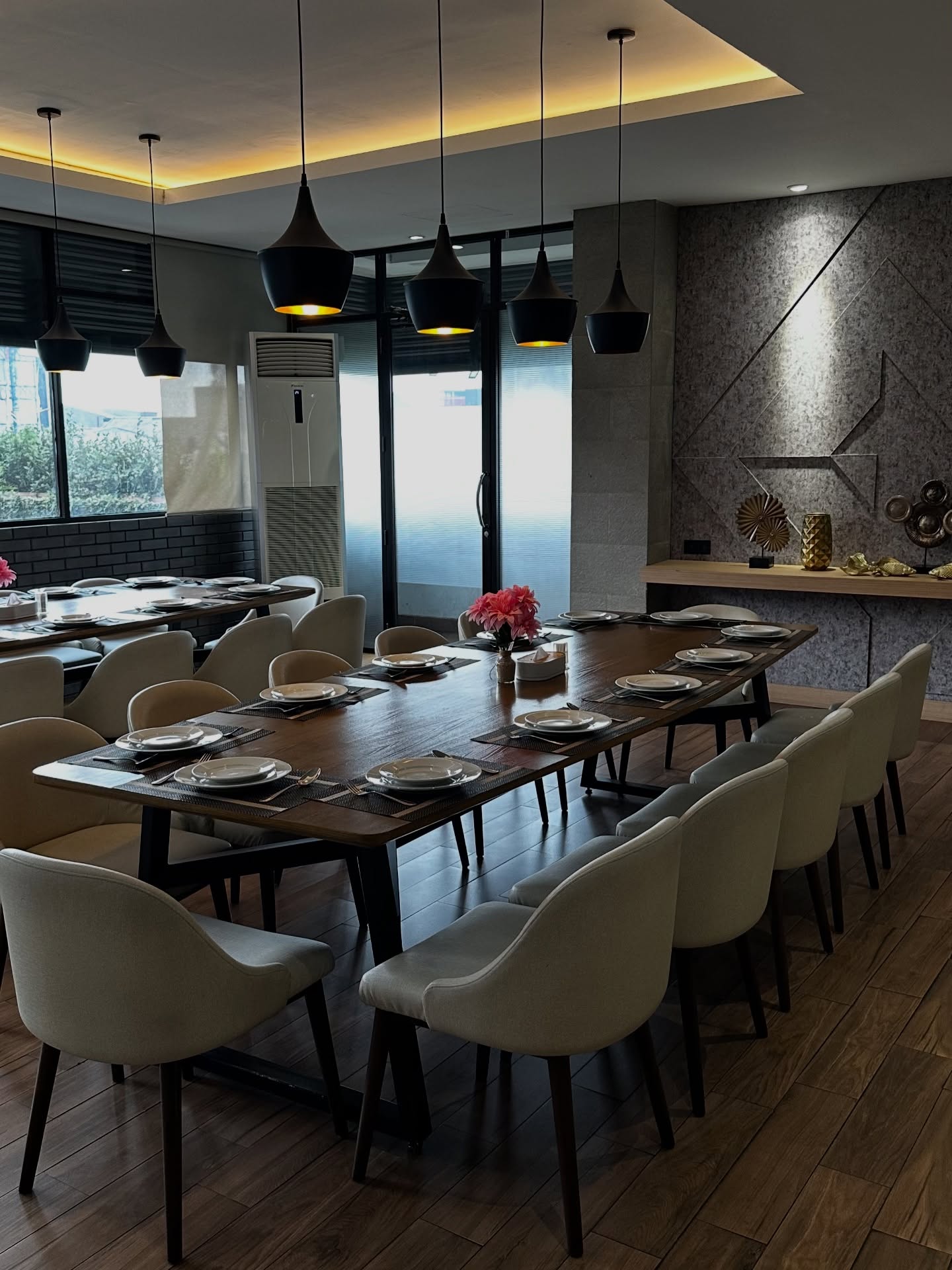 The 'deluxe' Bandar Djakarta: Fly-free, but service-free? 🤔 2