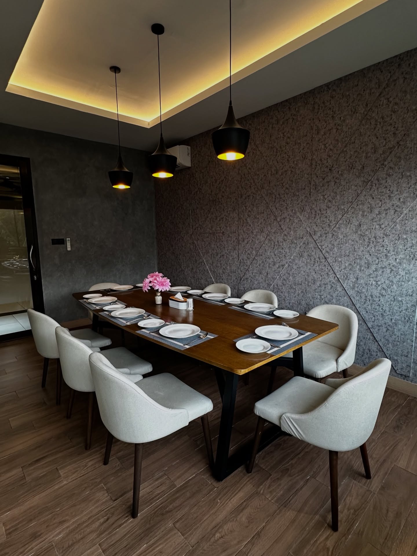 The 'deluxe' Bandar Djakarta: Fly-free, but service-free? 🤔 4