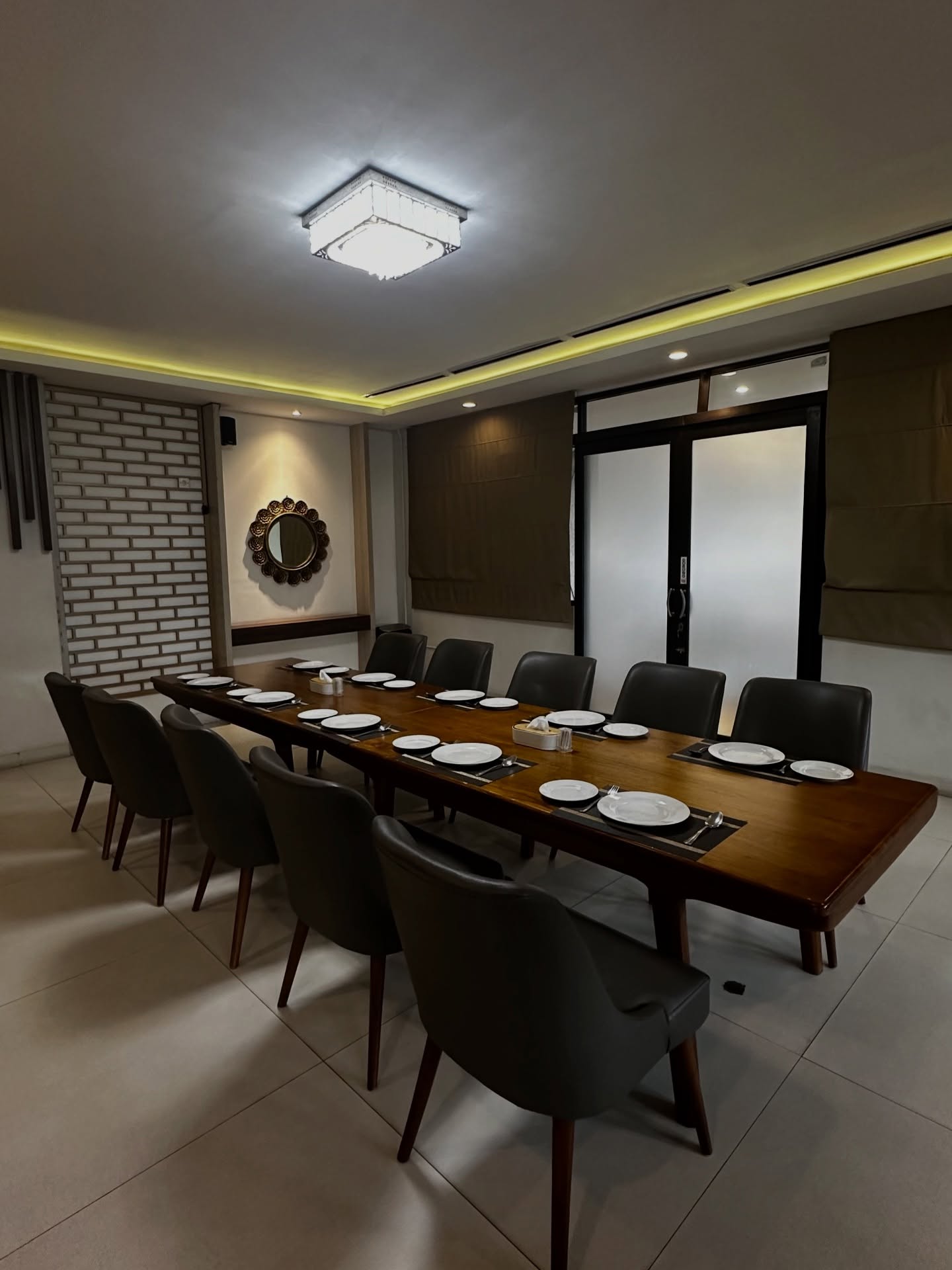 The 'deluxe' Bandar Djakarta: Fly-free, but service-free? 🤔 5