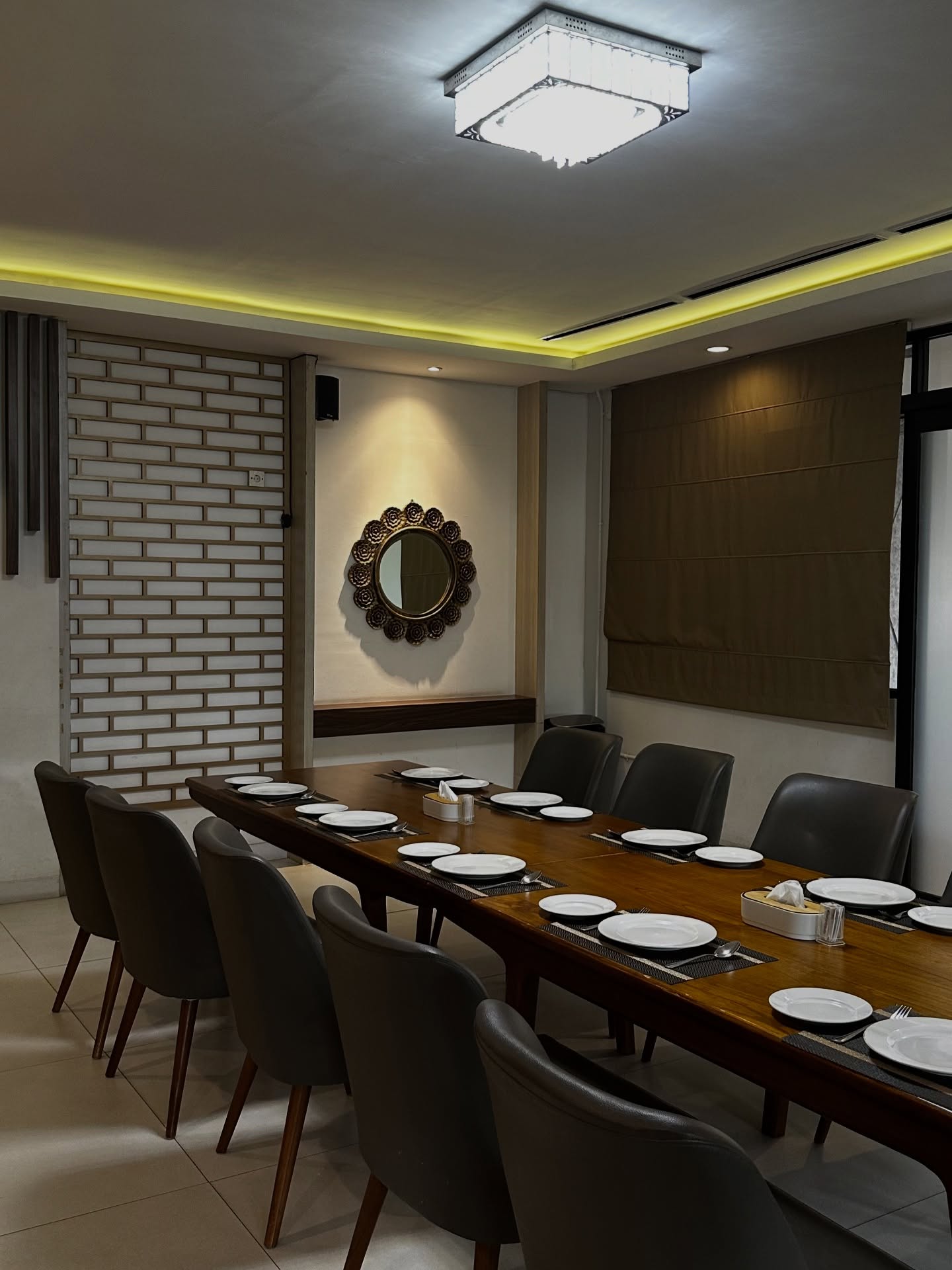 The 'deluxe' Bandar Djakarta: Fly-free, but service-free? 🤔 6