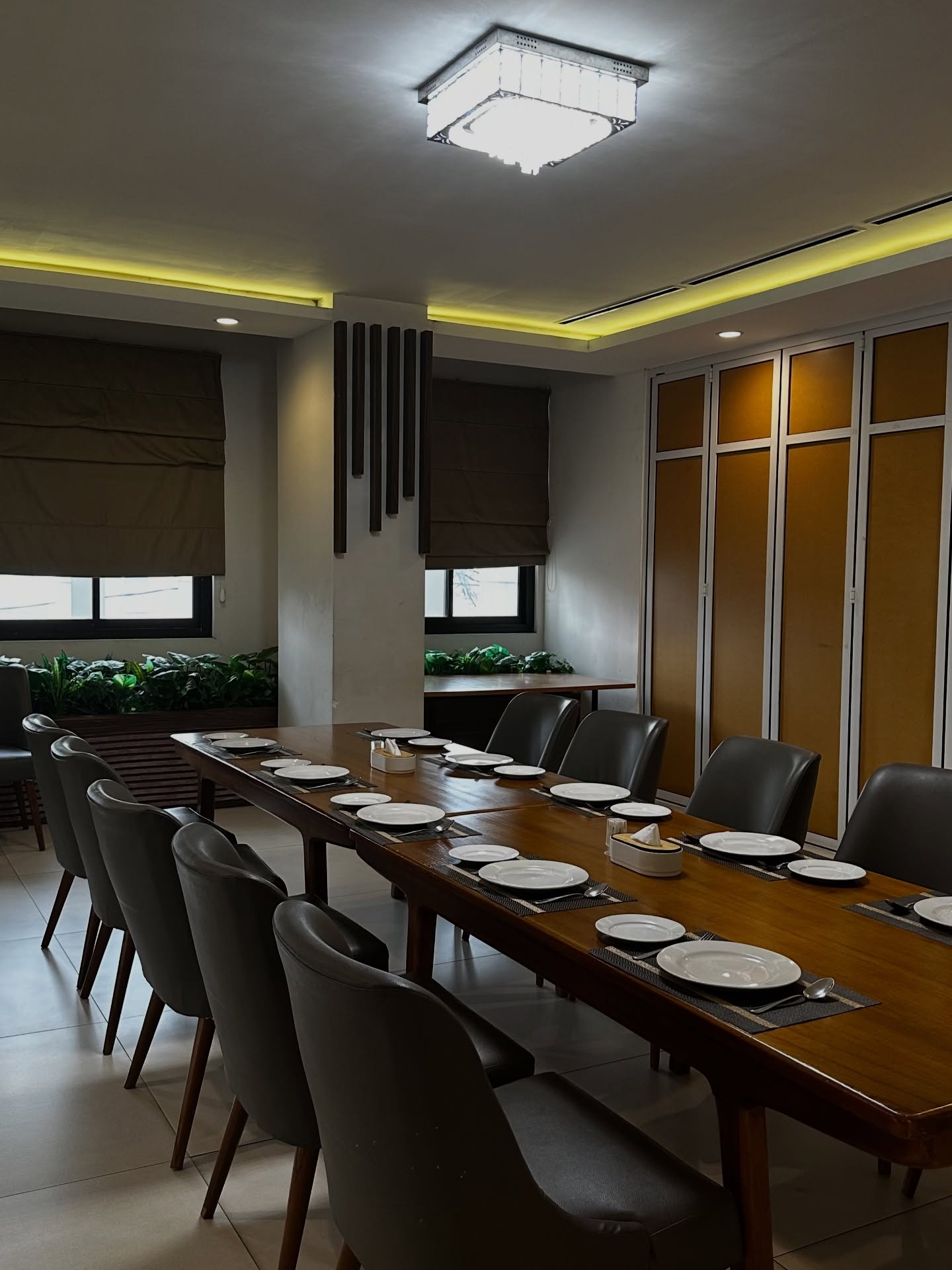 The 'deluxe' Bandar Djakarta: Fly-free, but service-free? 🤔 7