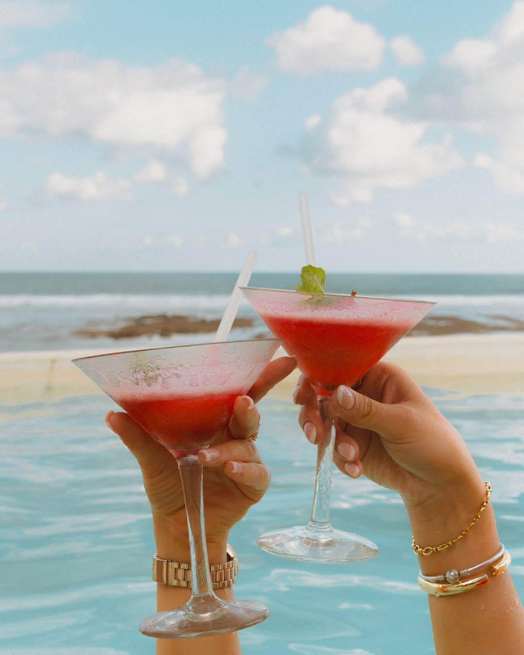 Beach Club Mantap rating 4.7 Google, tapi kenapa naik taksi ke sini harus mikir dua kali?