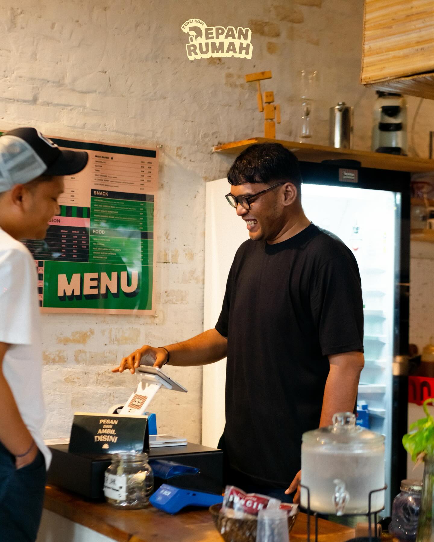 I declare, the best Nongkrong spot in Pekanbaru is hidden in someone's backyard 4