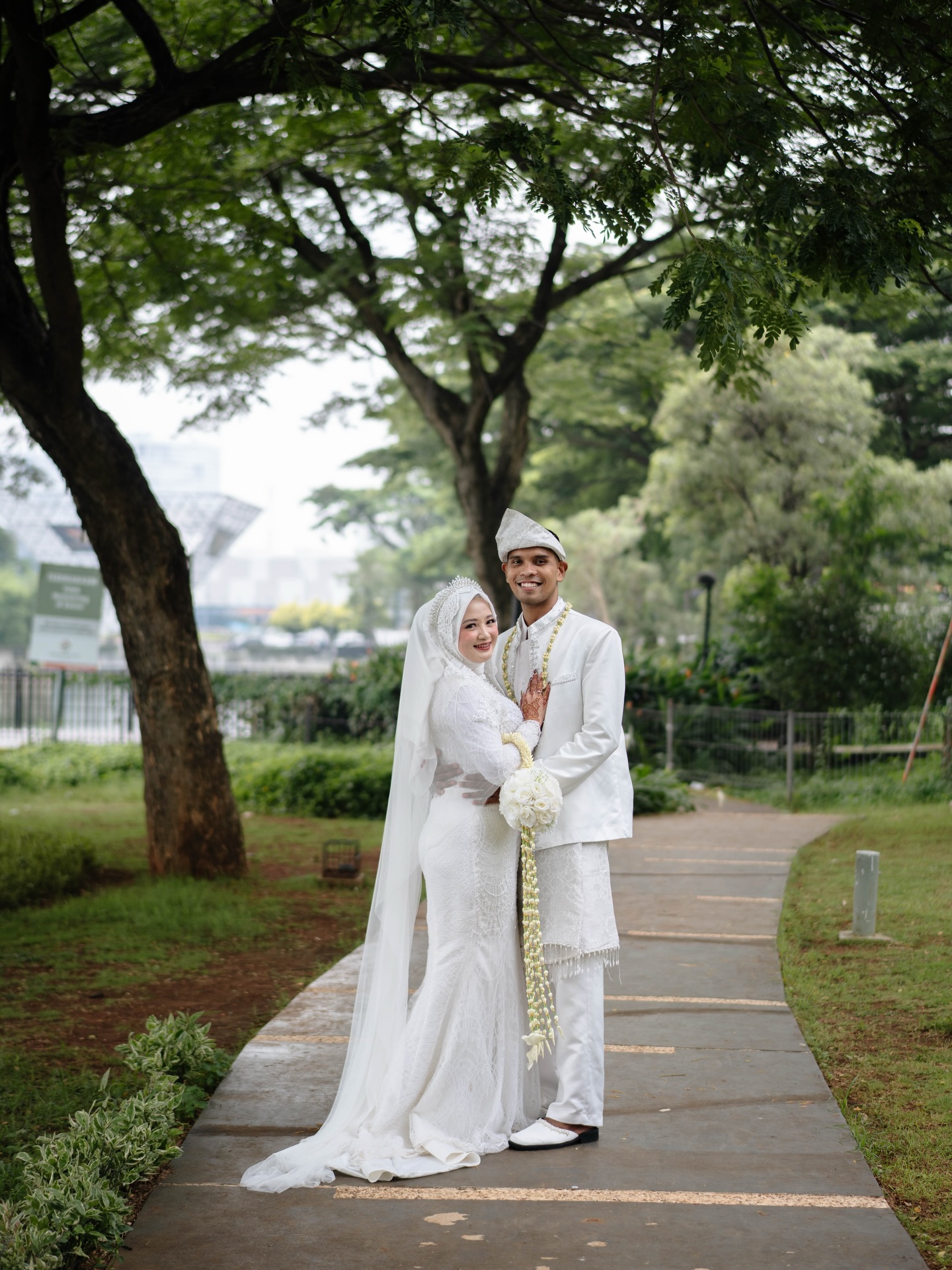 View-nya Mantap buat Chill 🌅, tapi rasa & servisnya kayak blind box? Resto di Bekasi ini Anjay bikin galau