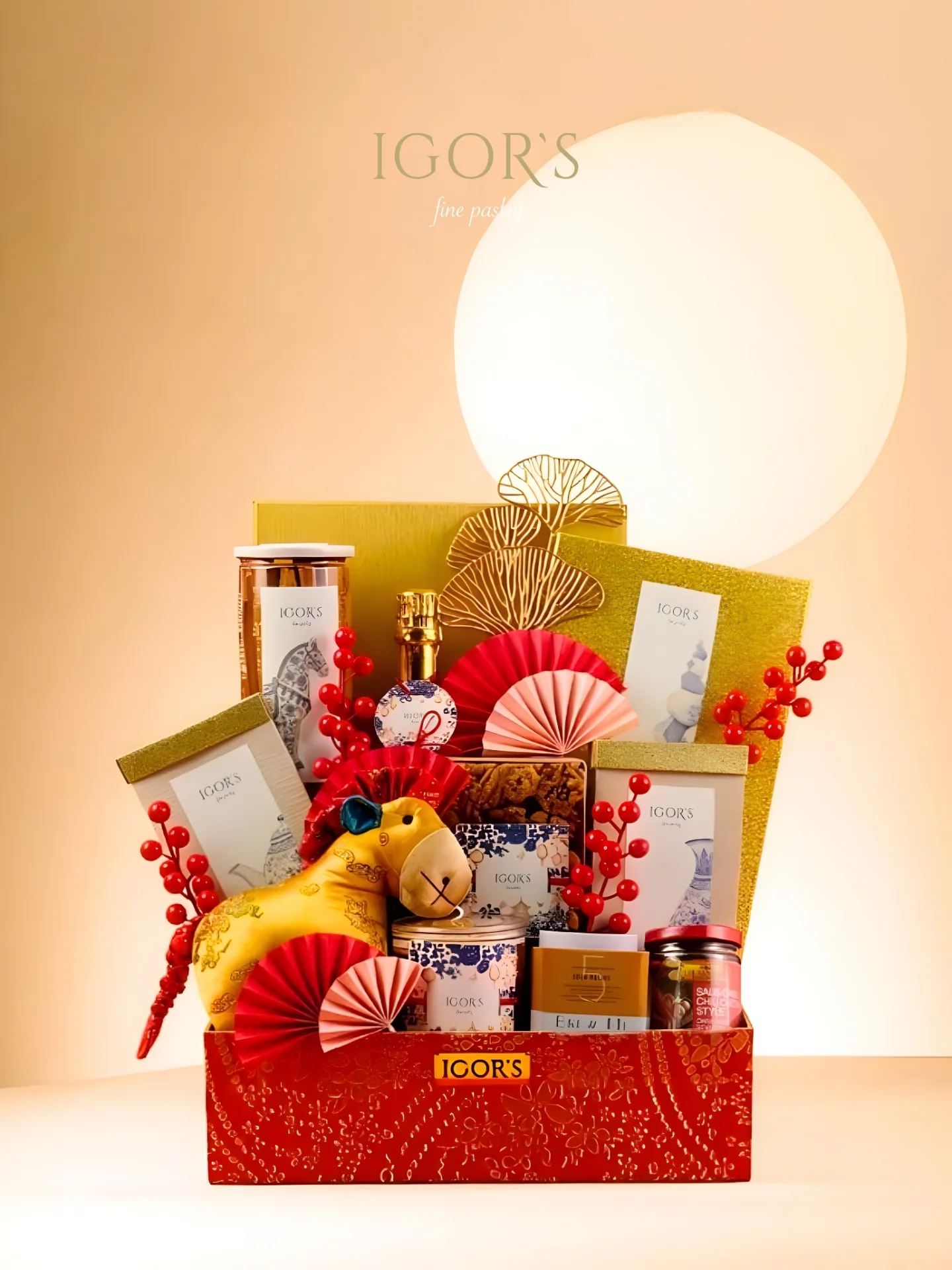 Pelayannya lebih judes dari gue, tapi fix bakal balik lagi ke toko kue legendaris Surabaya ini… 3