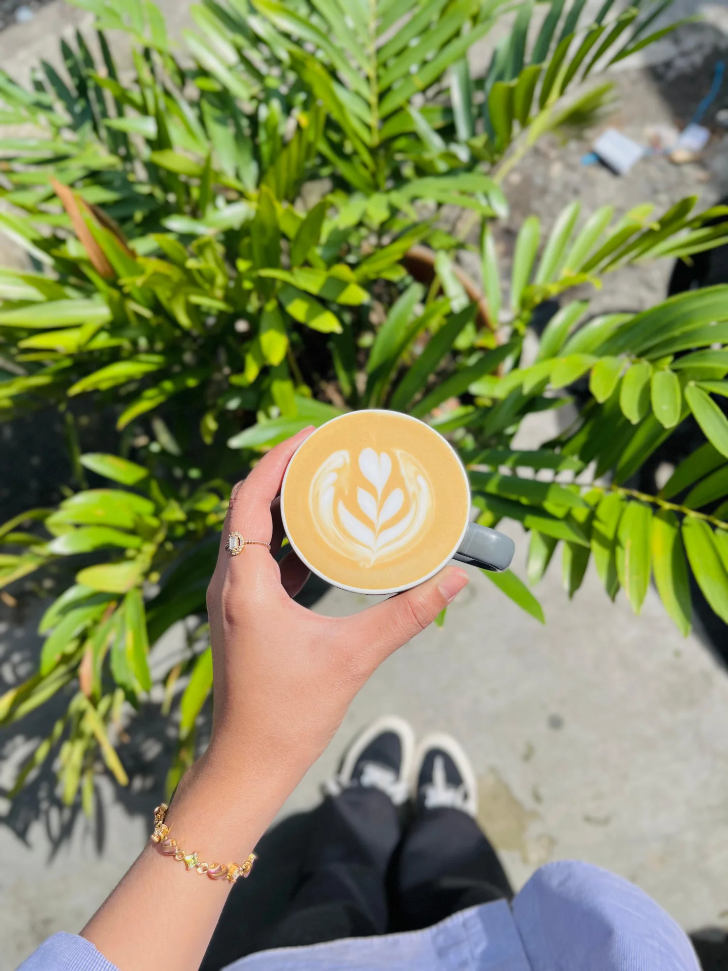 A "God-tier" shop with 4.7 stars on Google, but the coffee is lukewarm?