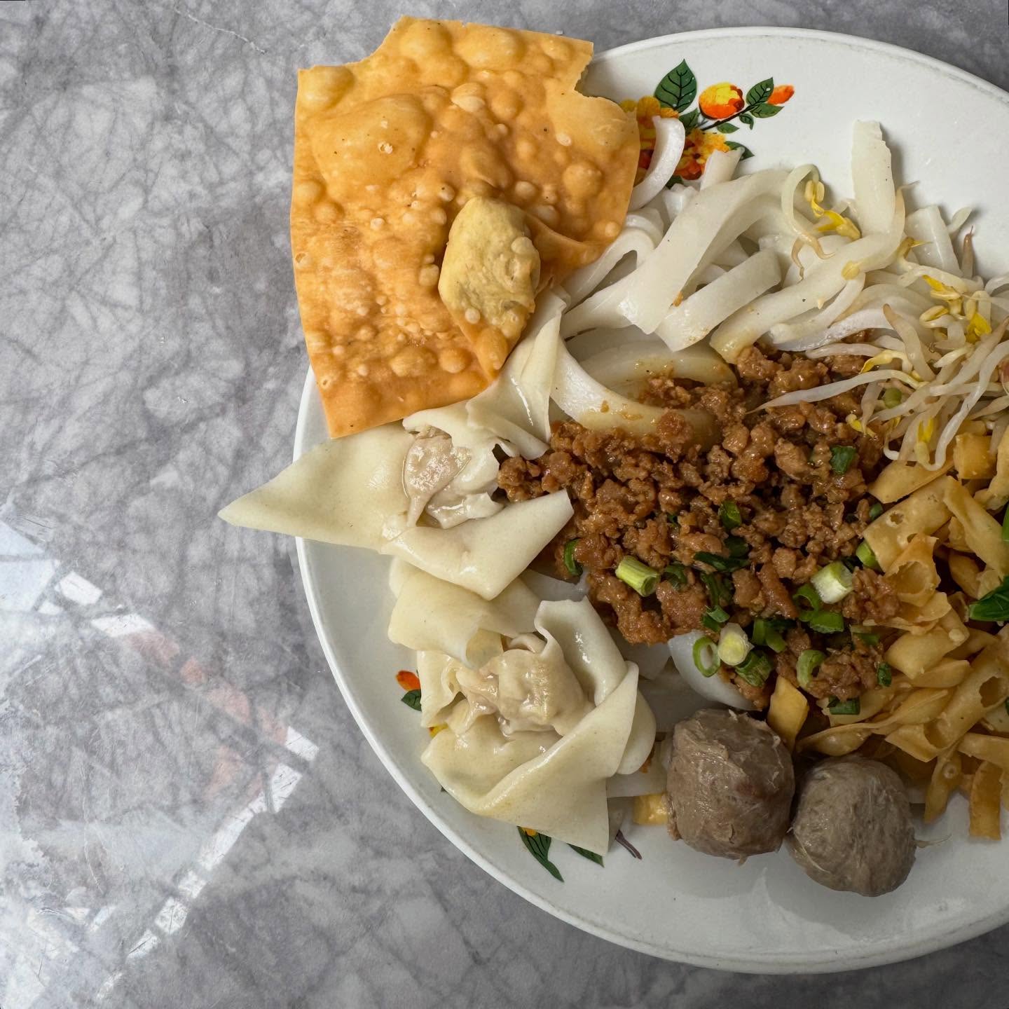 Panas-panas di Lampung, demi semangkuk Bakmi ini keringetan sampe dua macem.