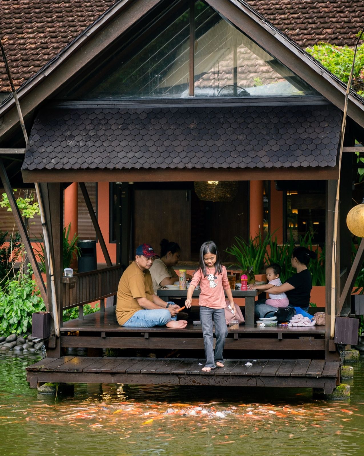 Mixed reviews, but always packed on weekends? What's the magic of Talaga Sampireun? 3