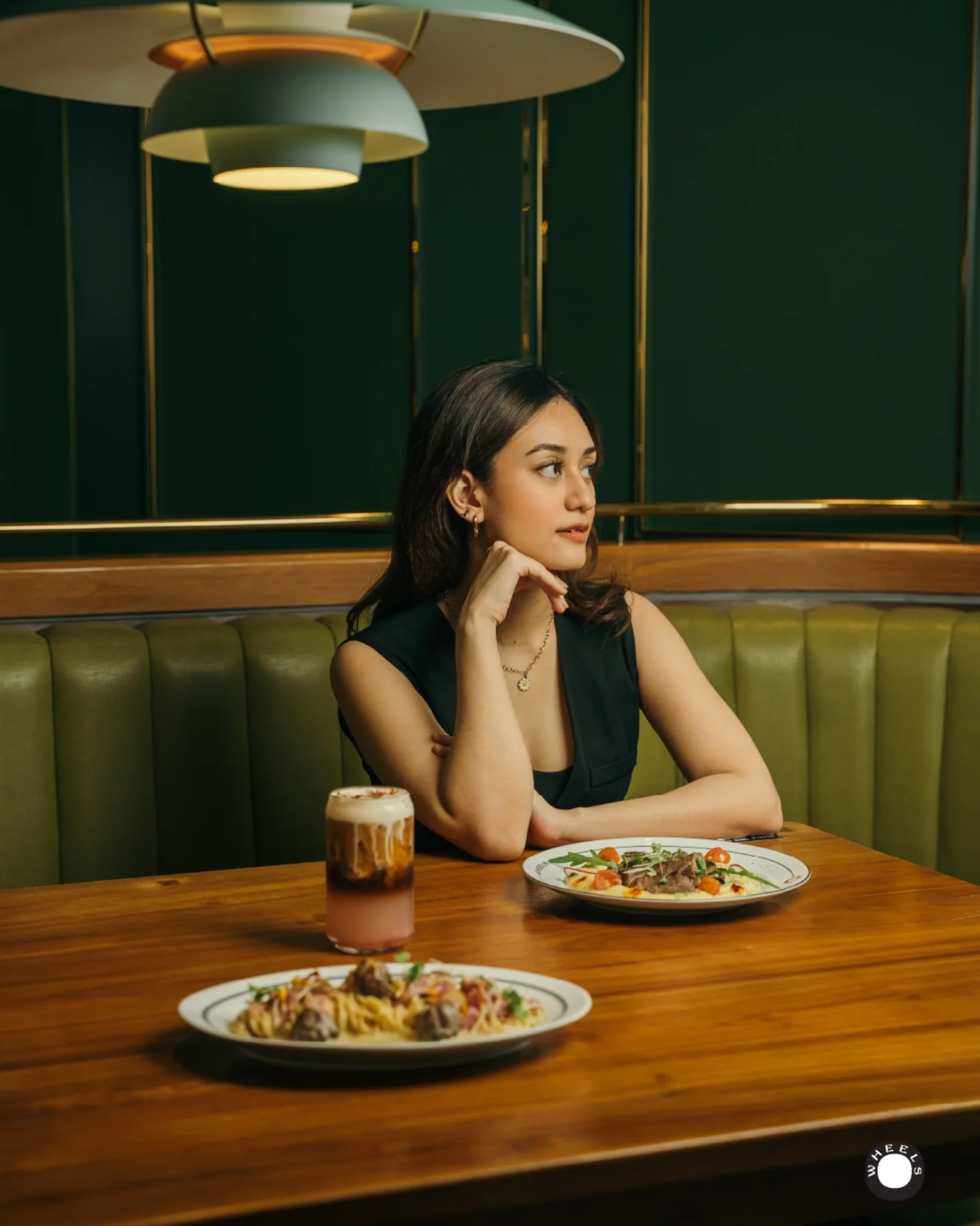 Cafe Raksasa di Bintaro: Tempatnya Mantap buat Nongkrong, Makanan B Aja? Wajib Baca Ini Dulu Sebelum Pesen 3