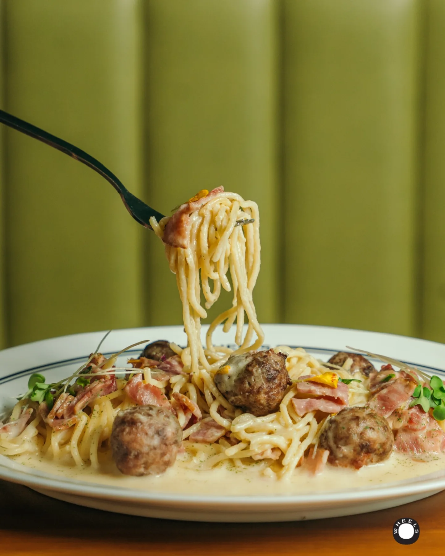 Cafe Raksasa di Bintaro: Tempatnya Mantap buat Nongkrong, Makanan B Aja? Wajib Baca Ini Dulu Sebelum Pesen